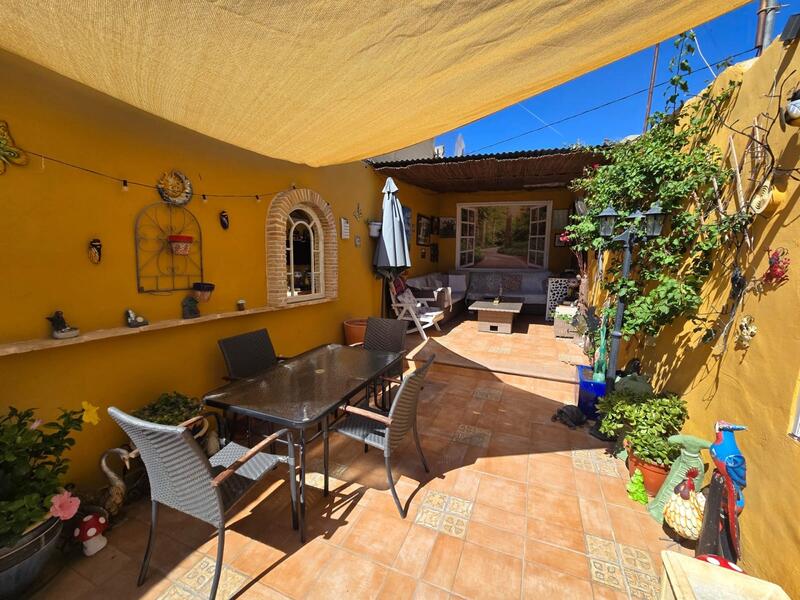 3 bedroom Townhouse for sale