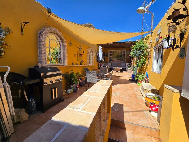 3 bedroom Townhouse for sale
