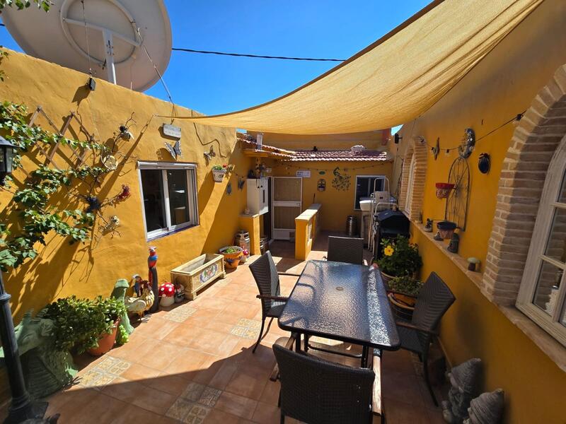 3 bedroom Townhouse for sale