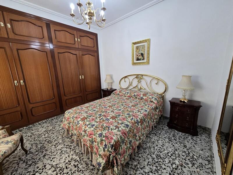 4 bedroom Apartment for sale