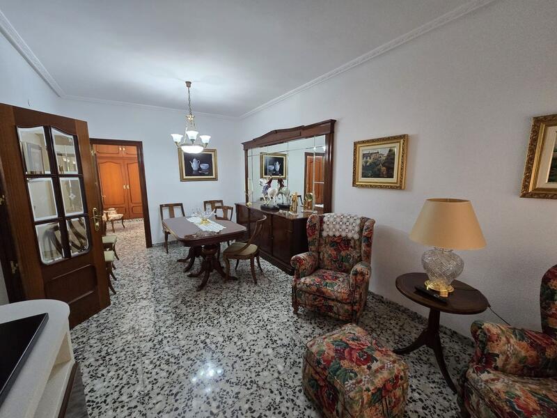 4 bedroom Apartment for sale