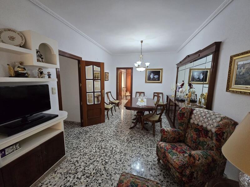 4 bedroom Apartment for sale