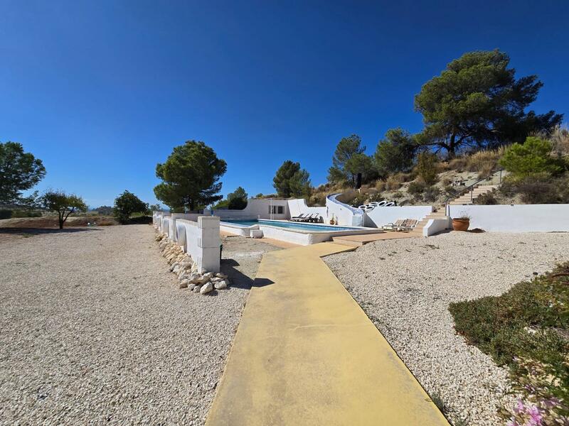 4 bedroom Country House for sale