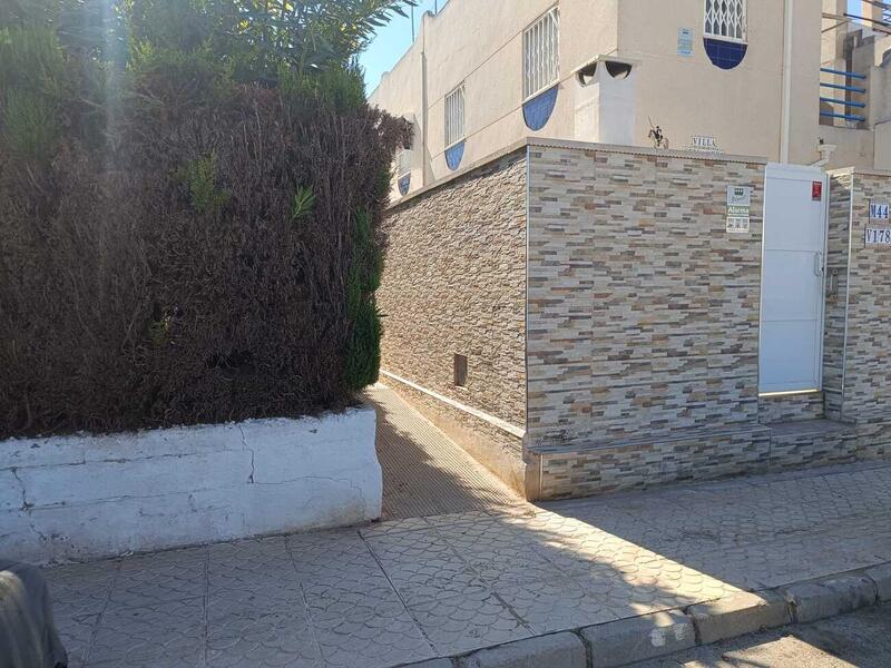 2 bedroom Townhouse for sale