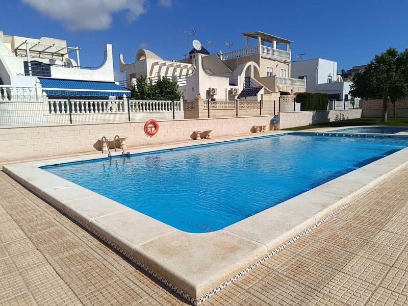 2 bedroom Townhouse for sale
