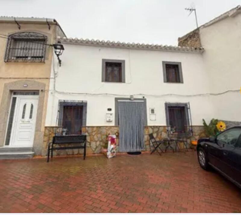 6 bedroom Townhouse for sale