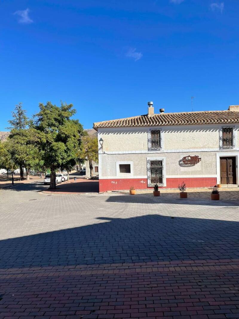 6 bedroom Townhouse for sale