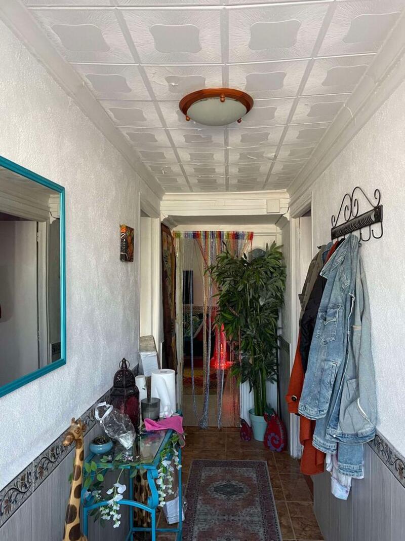6 bedroom Townhouse for sale