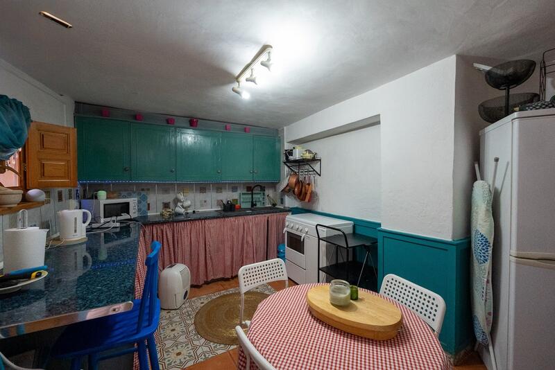 6 bedroom Townhouse for sale