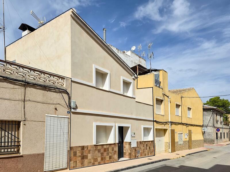 Gezinswoning Te koop in Pinoso, Alicante