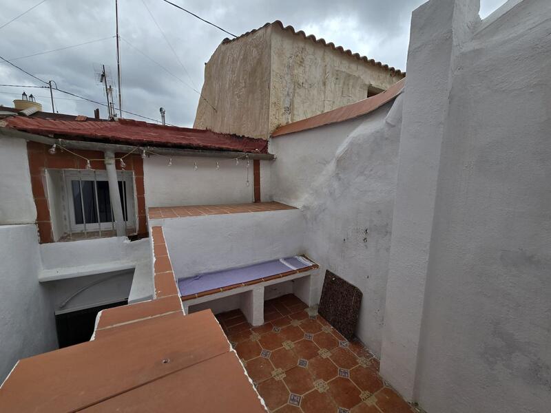 2 bedroom Townhouse for sale