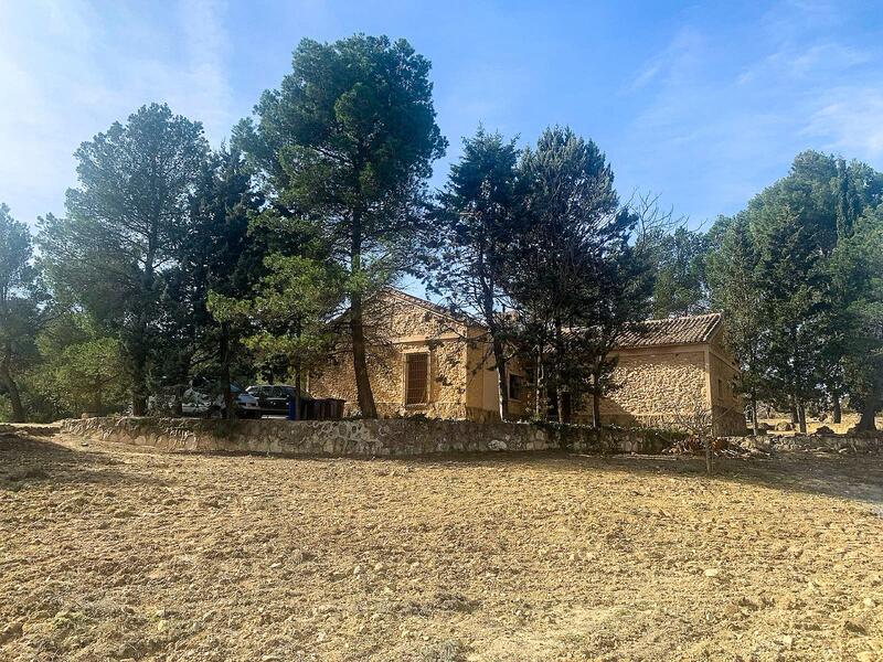 Country House for sale in Almansa, Albacete