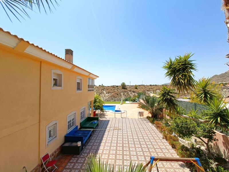 5 bedroom Villa for sale