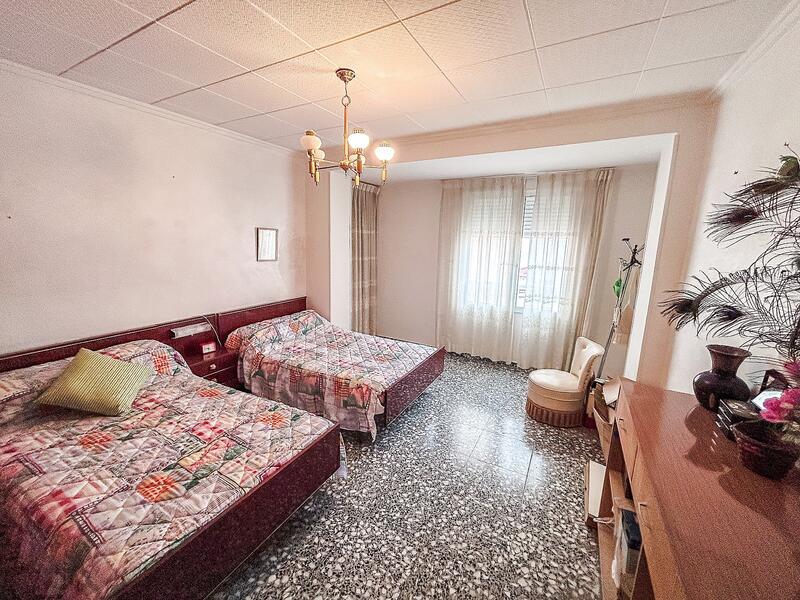 6 bedroom Country House for sale