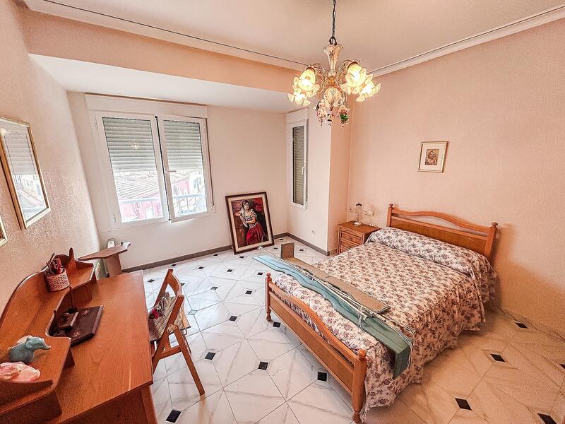 6 bedroom Country House for sale