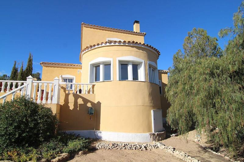 Villa til salgs i Castalla, Alicante