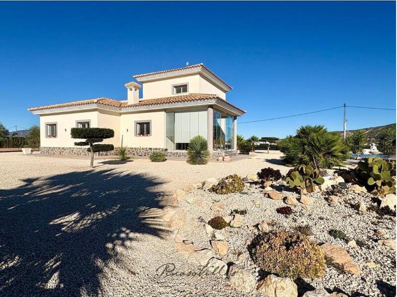 Villa for sale in Pinoso, Alicante Villa for sale in Pinoso, Alicante