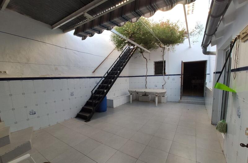 5 bedroom Townhouse for sale 5 bedroom Townhouse for sale