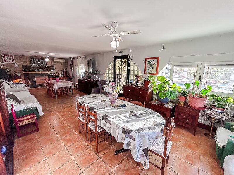 6 bedroom Villa for sale