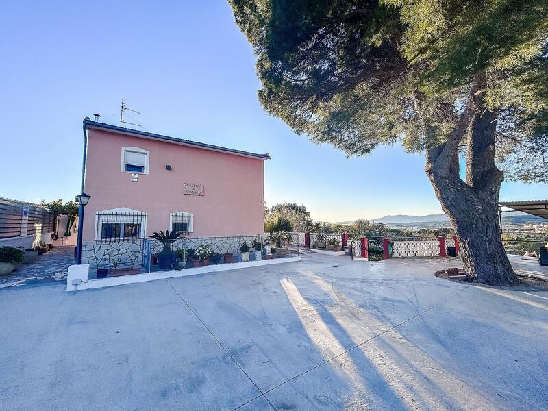 6 bedroom Villa for sale