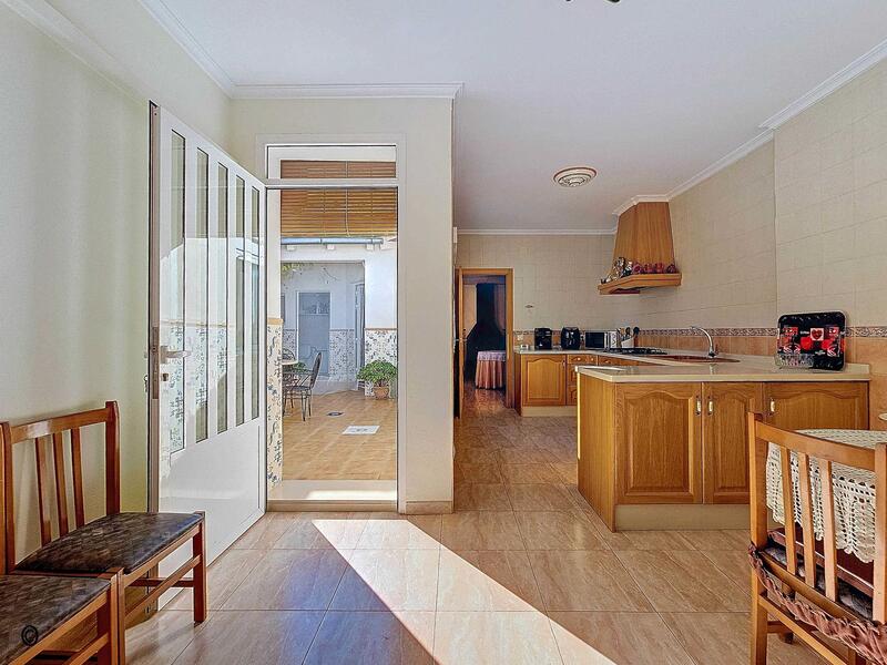 3 bedroom Townhouse for sale