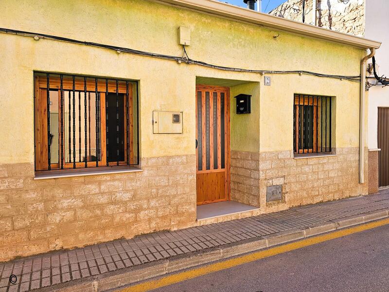 3 bedroom Townhouse for sale