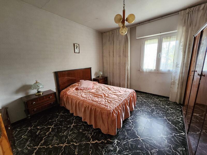 6 bedroom Townhouse for sale