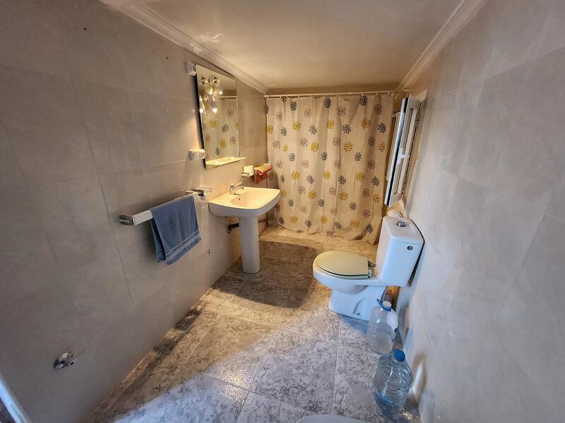 6 bedroom Townhouse for sale