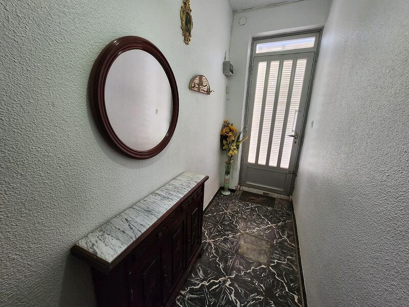 6 bedroom Townhouse for sale