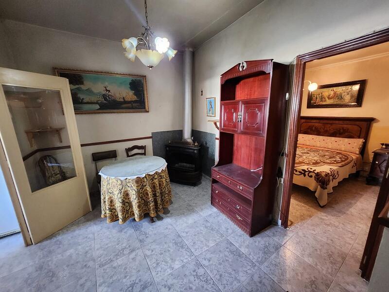 6 bedroom Townhouse for sale