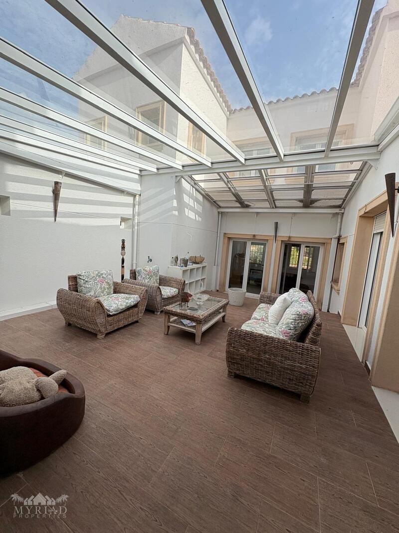 6 bedroom Villa for sale 6 bedroom Villa for sale