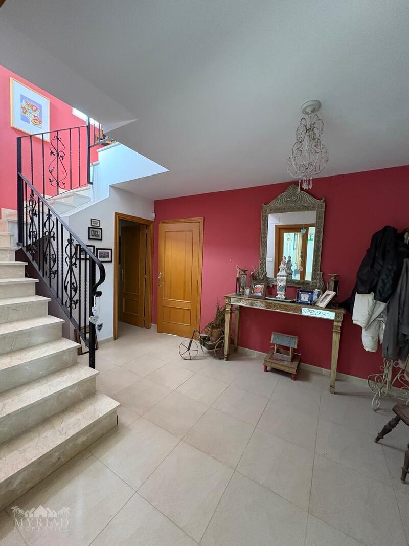 6 bedroom Villa for sale 6 bedroom Villa for sale