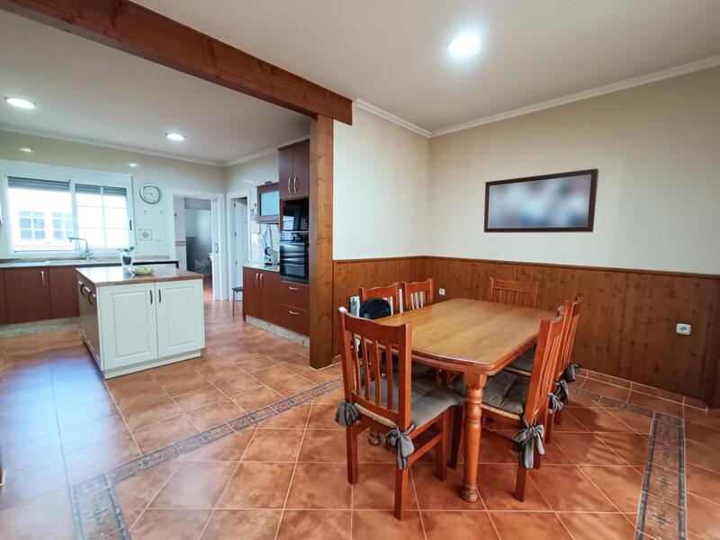 4 bedroom Townhouse for sale