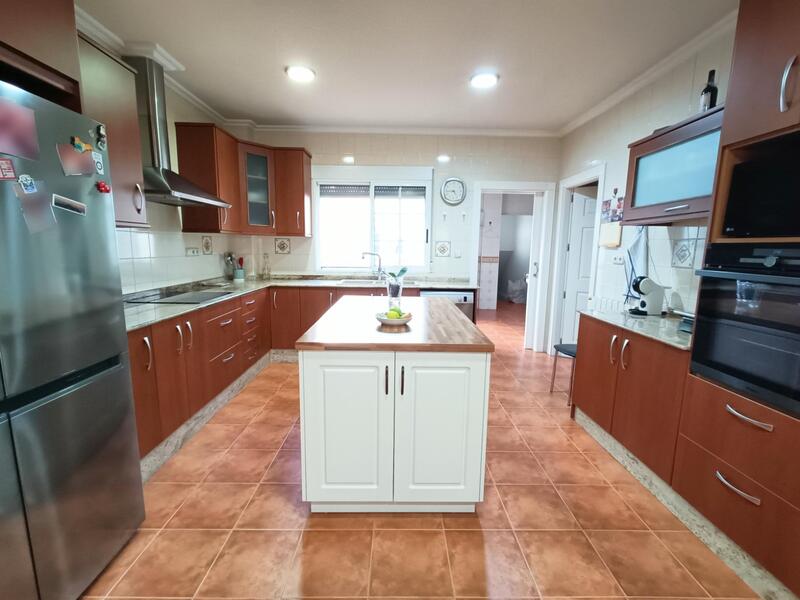 4 bedroom Townhouse for sale