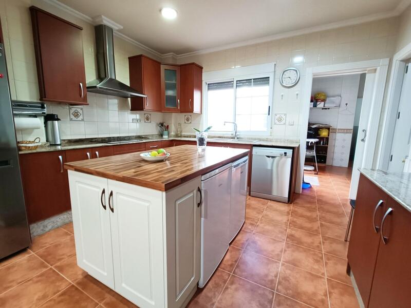 4 bedroom Townhouse for sale