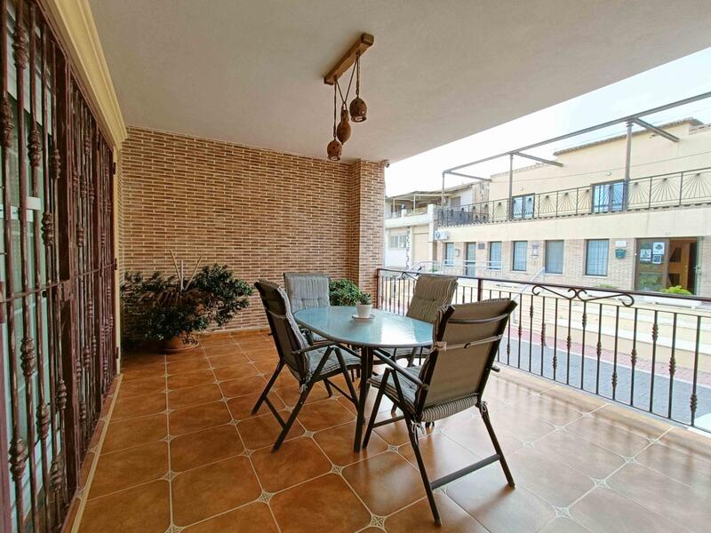 4 bedroom Townhouse for sale