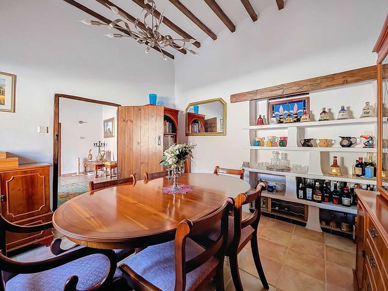 6 bedroom Country House for sale