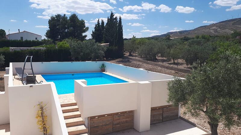 3 bedroom Country House for sale 3 bedroom Country House for sale