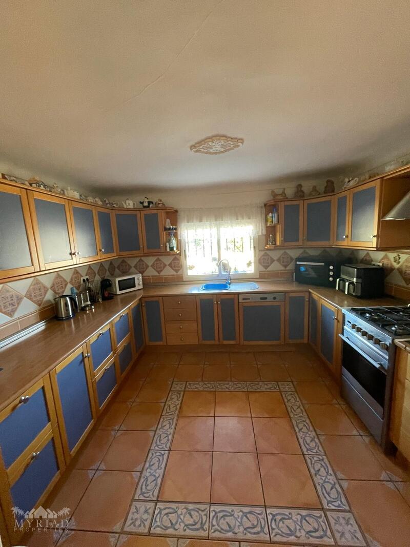 6 bedroom Country House for sale 6 bedroom Country House for sale