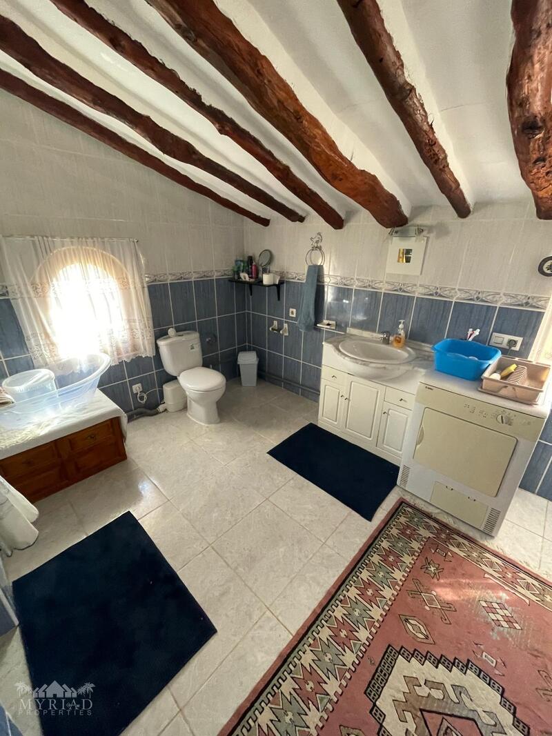 6 bedroom Country House for sale 6 bedroom Country House for sale