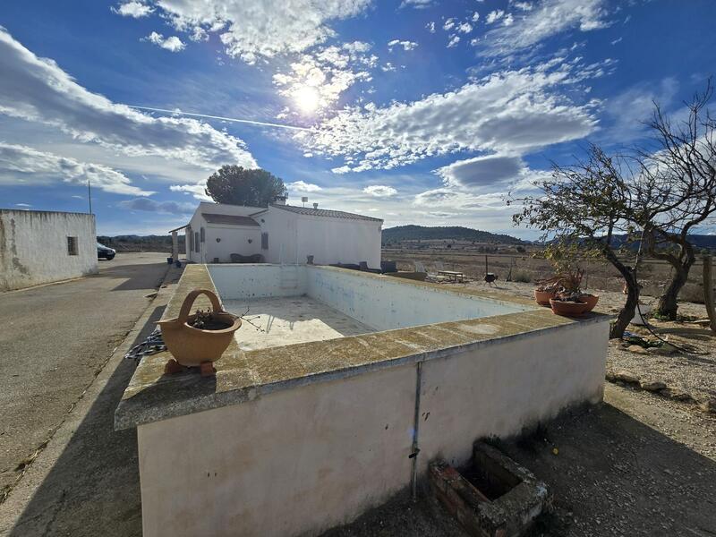 Villa à vendre dans Monóvar, Alicante