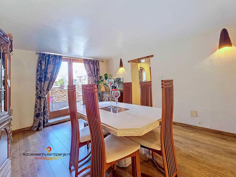 4 bedroom Townhouse for sale