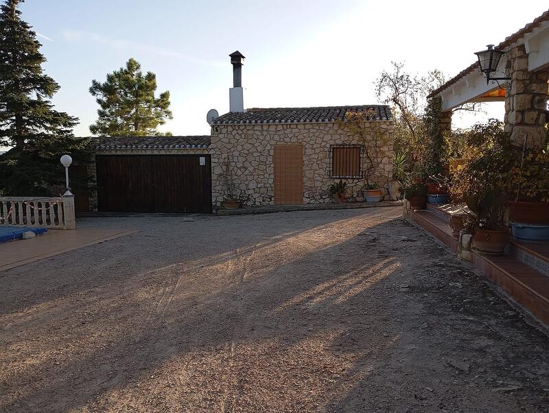 6 bedroom Country House for sale