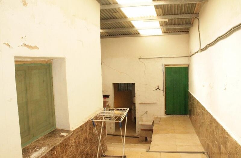 4 bedroom Townhouse for sale