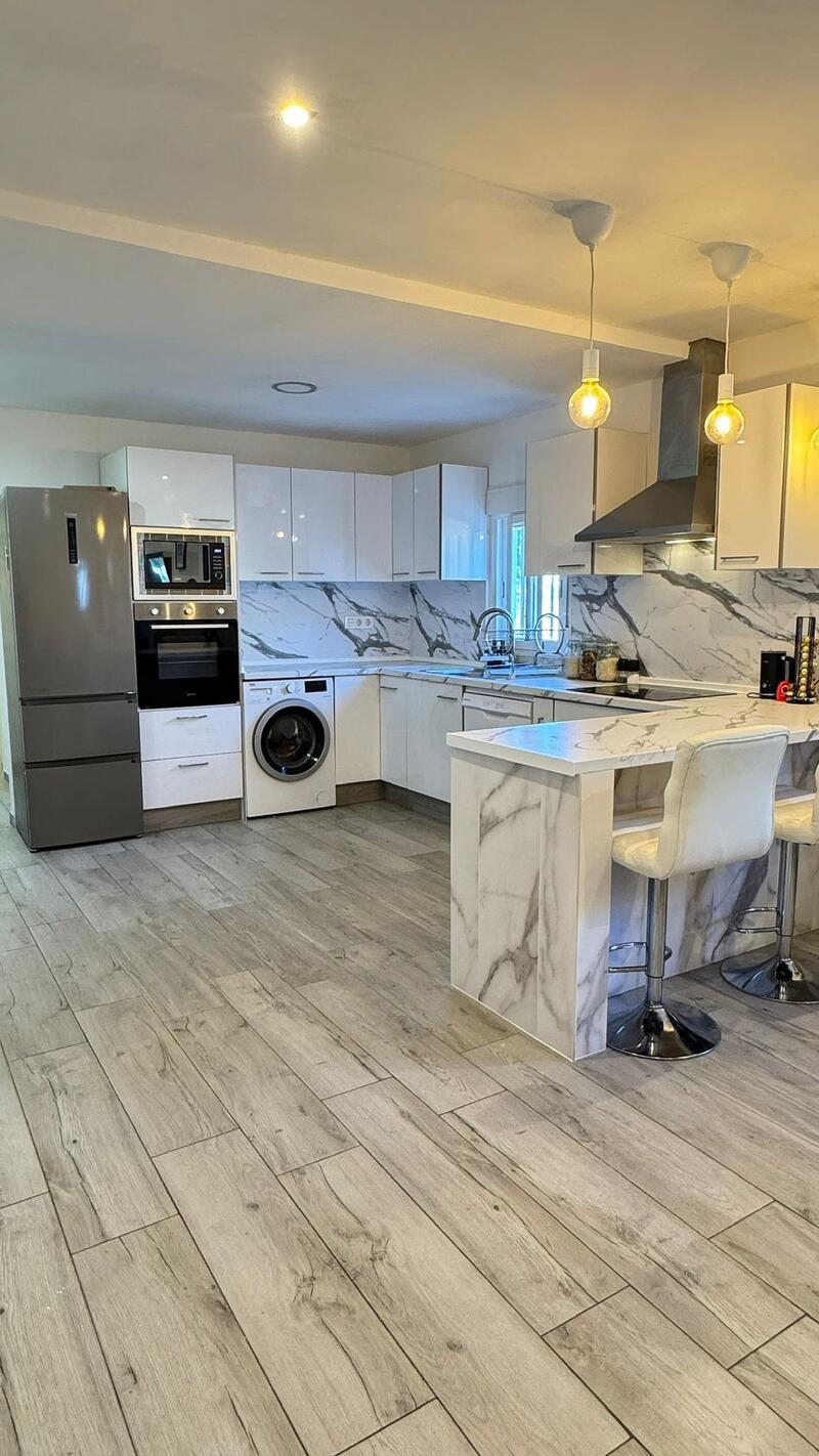 4 bedroom Country House for sale 4 bedroom Country House for sale