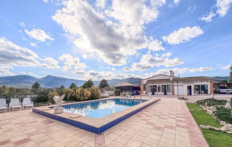 Villa for sale in Castalla, Alicante