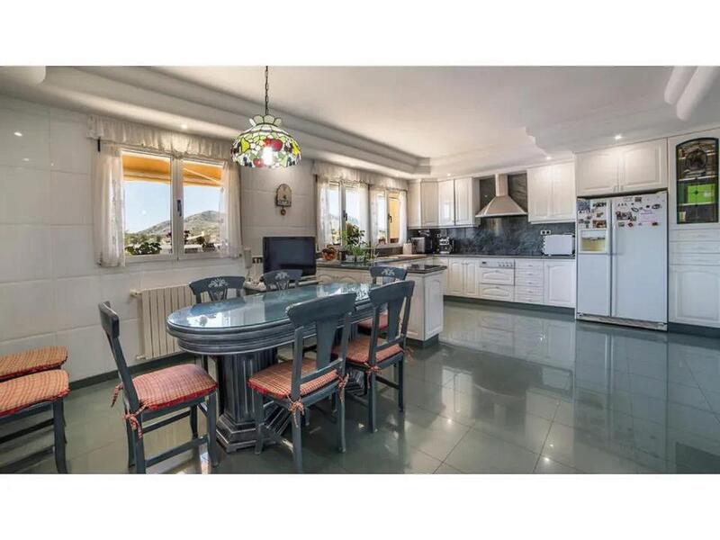 6 bedroom Villa for sale