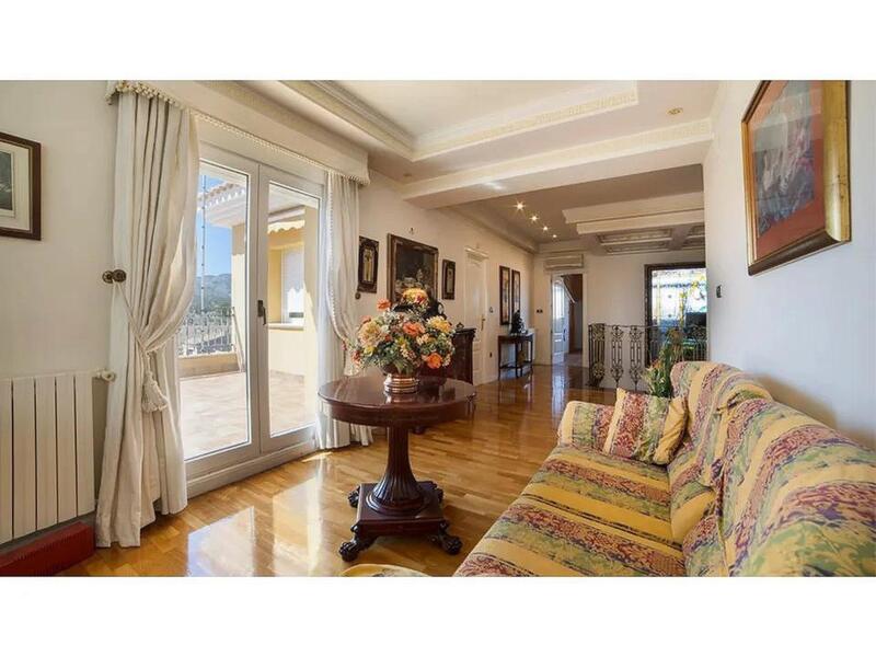 6 bedroom Villa for sale