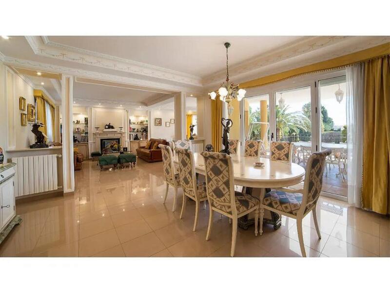 6 bedroom Villa for sale