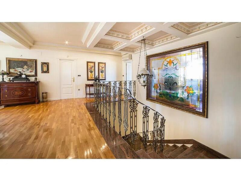 6 bedroom Villa for sale